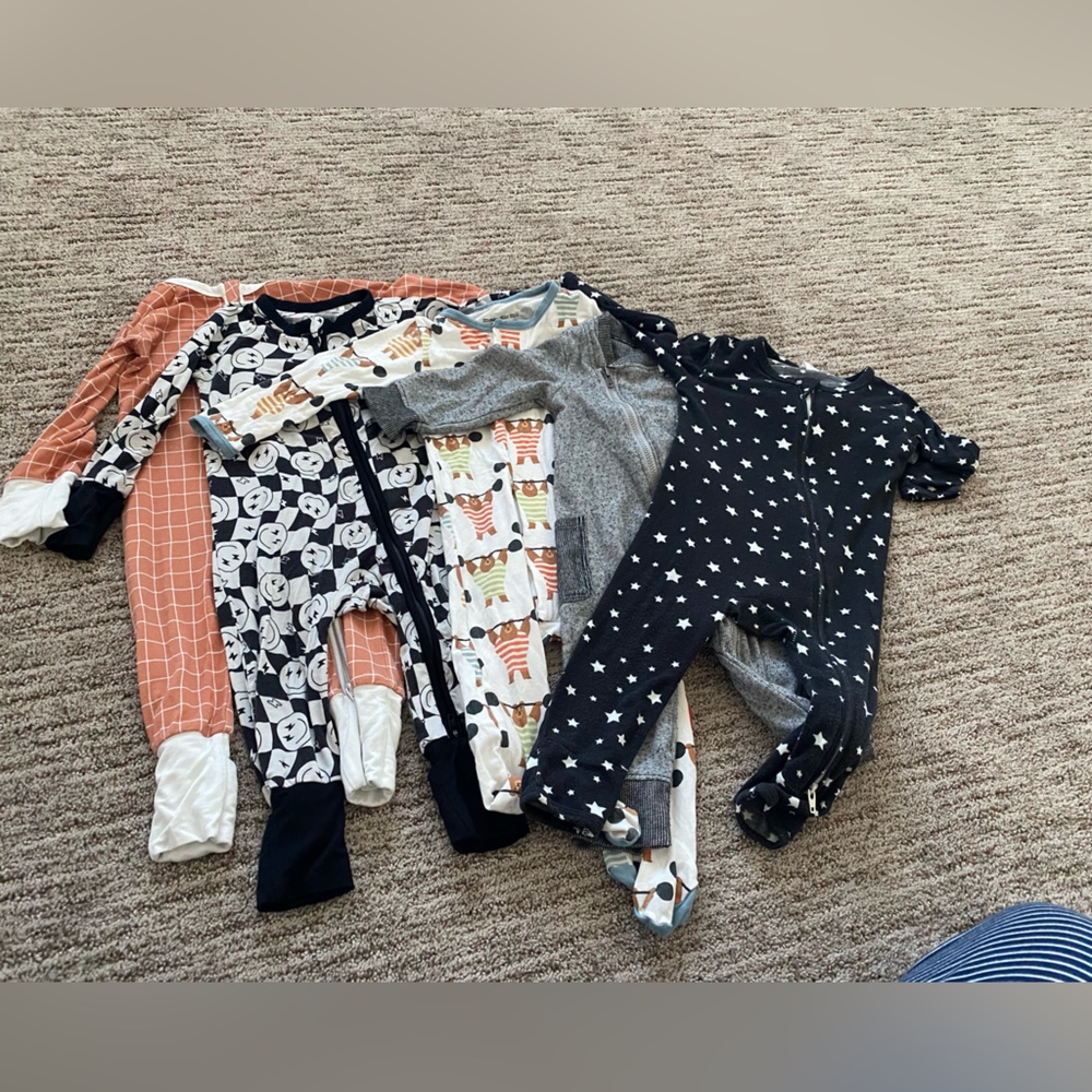 Bundle of 4 infant baby boy onesies footies pajamas 6-12 months
